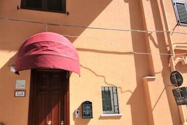 تختخواب و صبحانه La Rosatea Rooms
