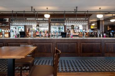 هتل Thomas Ingoldsby Wetherspoon