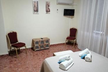 پانسیون Hostal Miguel Hernandez