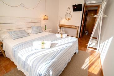 پانسیون Hostal Sa Posada Set Cales