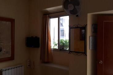 پانسیون Hostal Manolo