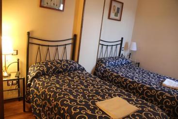 پانسیون Hostal Maury