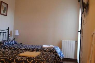 پانسیون Hostal Maury