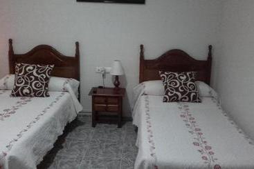 پانسیون Hostal Emiros