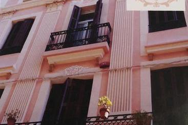 膳宿费 Hostal Parellades