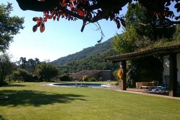 هتل Hostal Rural Masia El Buxaus Montseny