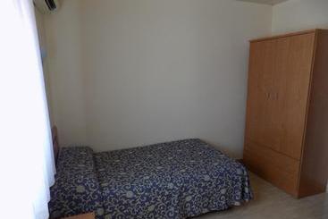 پانسیون Hostal Amigo
