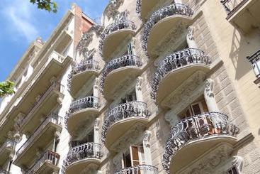 پانسیون Hostal Balkonis