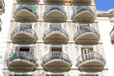 پانسیون Hostal Balkonis