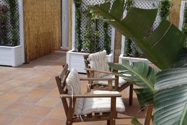 پانسیون Hostal Balkonis