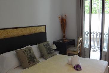 پانسیون Hostal Balkonis