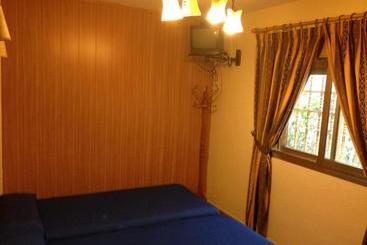 پانسیون Hostal Delfin Verde