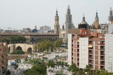 پانسیون Hostal Puente De Piedra