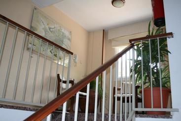 پانسیون Hostal Puente De Piedra