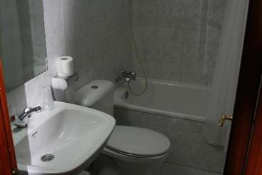 پانسیون Hostal Puente De Piedra