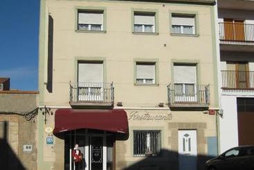 پانسیون Hostal Restaurante El Surtidor