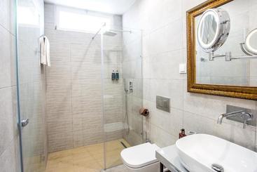 Cayres Suites Surdo
