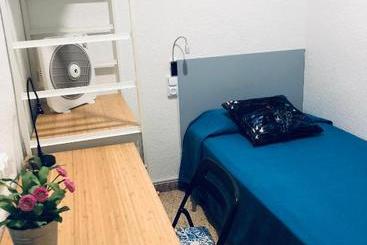 پانسیون Hostal Carlos Iii