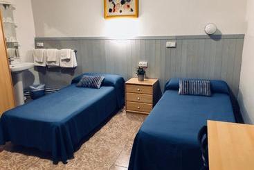پانسیون Hostal Carlos Iii