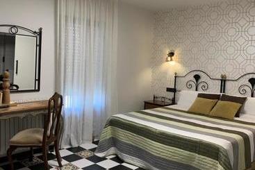 پانسیون Hostal El Lechuguero