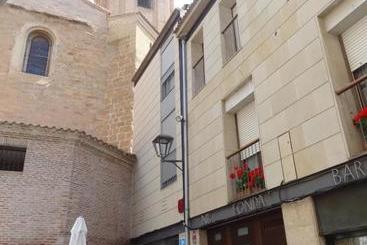پانسیون Hostal El Lechuguero