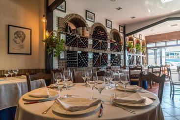 پانسیون Hostal El Puerto