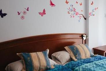 پانسیون Hostal El Puerto