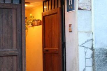 پانسیون Hostal La Balquina