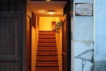 پانسیون Hostal La Balquina