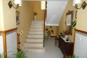 پانسیون Hostal Los Claveles