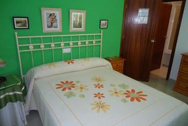 پانسیون Hostal Los Claveles