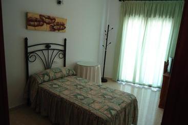 پانسیون Hostal Los Claveles