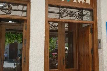 پانسیون Hostal Pampaneira