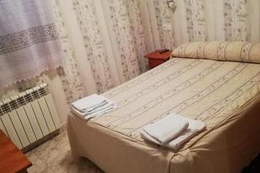 پانسیون Hostal Residencia Taray