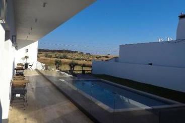 هاستل Dh Country House