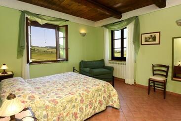 فندق Agriturismo La Valle Del Sole