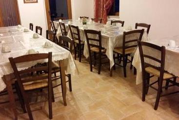 هتل Agriturismo Poponi