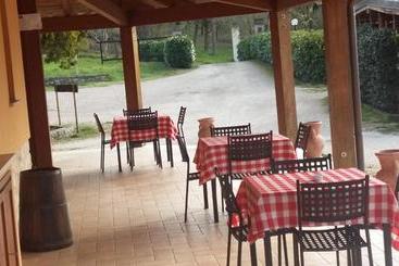 هتل Agriturismo Poponi