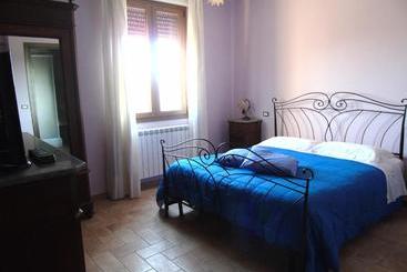 هتل Agriturismo Poponi