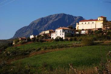 هتل Villa Cirimarco