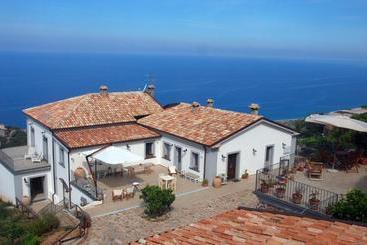هتل Villa Cirimarco