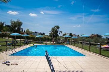 هتل Agriturismo Il Giardino Degli Ulivi