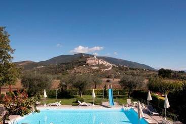 هتل Agriturismo Il Girasole Assisi