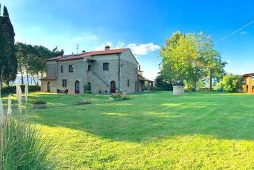 هتل Agriturismo L'antica Quercia