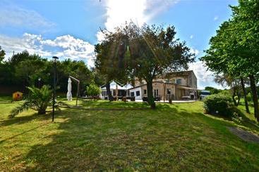هتل Ristorante Country House Isolabelgatto