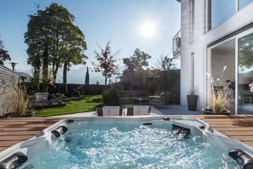 هتل آپارتمان Merangardenvilla Adults Only