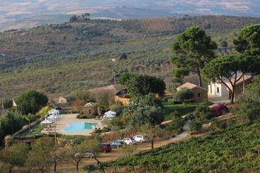 هتل Agriturismo Feudo Muxarello
