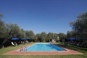 בית מלון כפרי Fattoria Di Camporomano