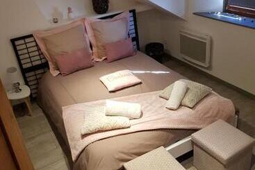 アパートホテル Au Detour De Gournay