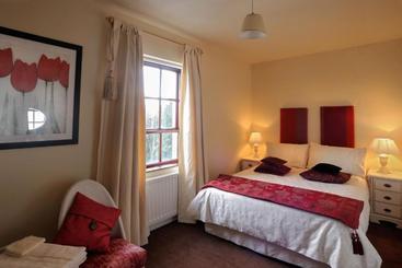 پانسیون Pinewood Lodge Guest House